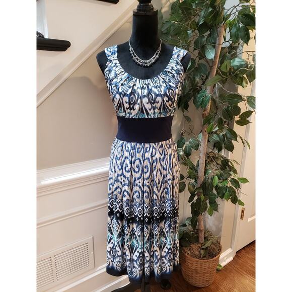 R&M Richards Sheath Dress Womens 12 White Blue Filigree Print Pleated Scoop Neck - Picture 1 of 12